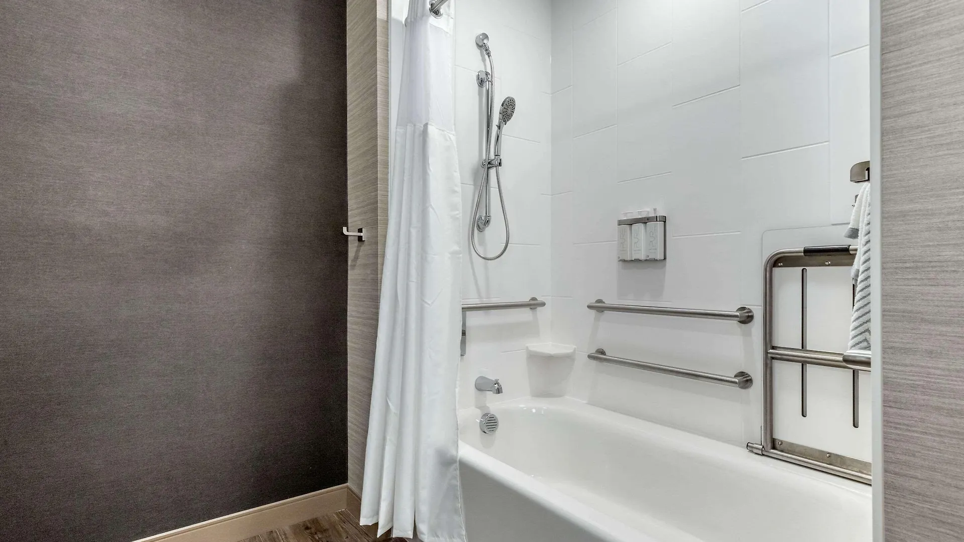 Cambria Hotel Orlando Airport